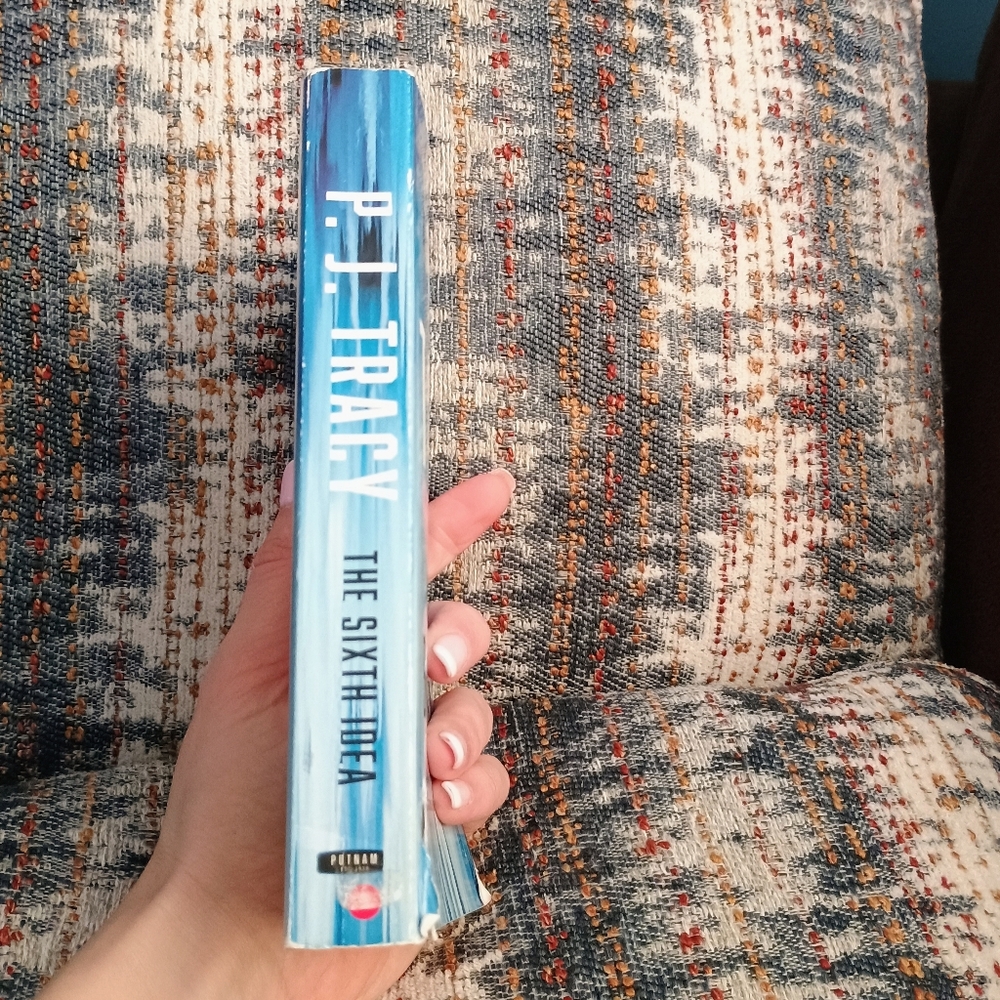 2/$5 The Sixth Idea - Paperback Book 📚 - Picture 2 of 4